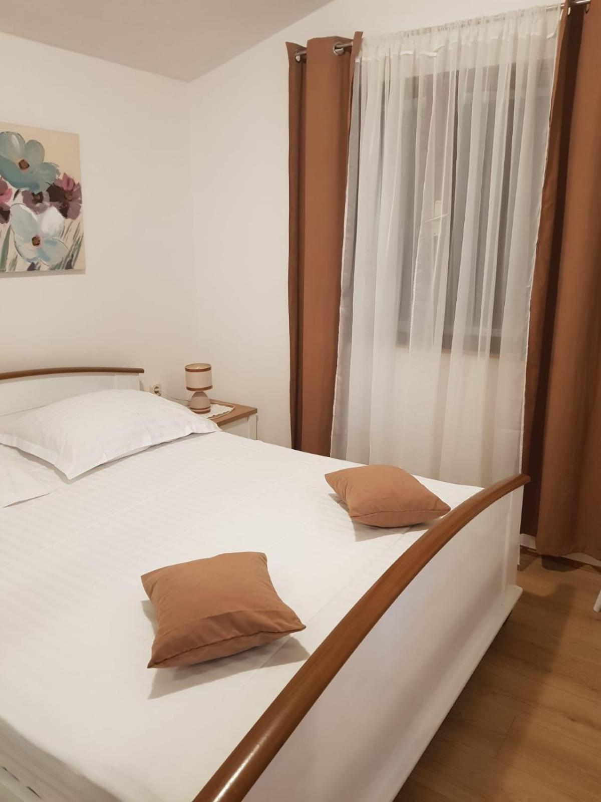 Holiday Home Nada サリ エクステリア 写真