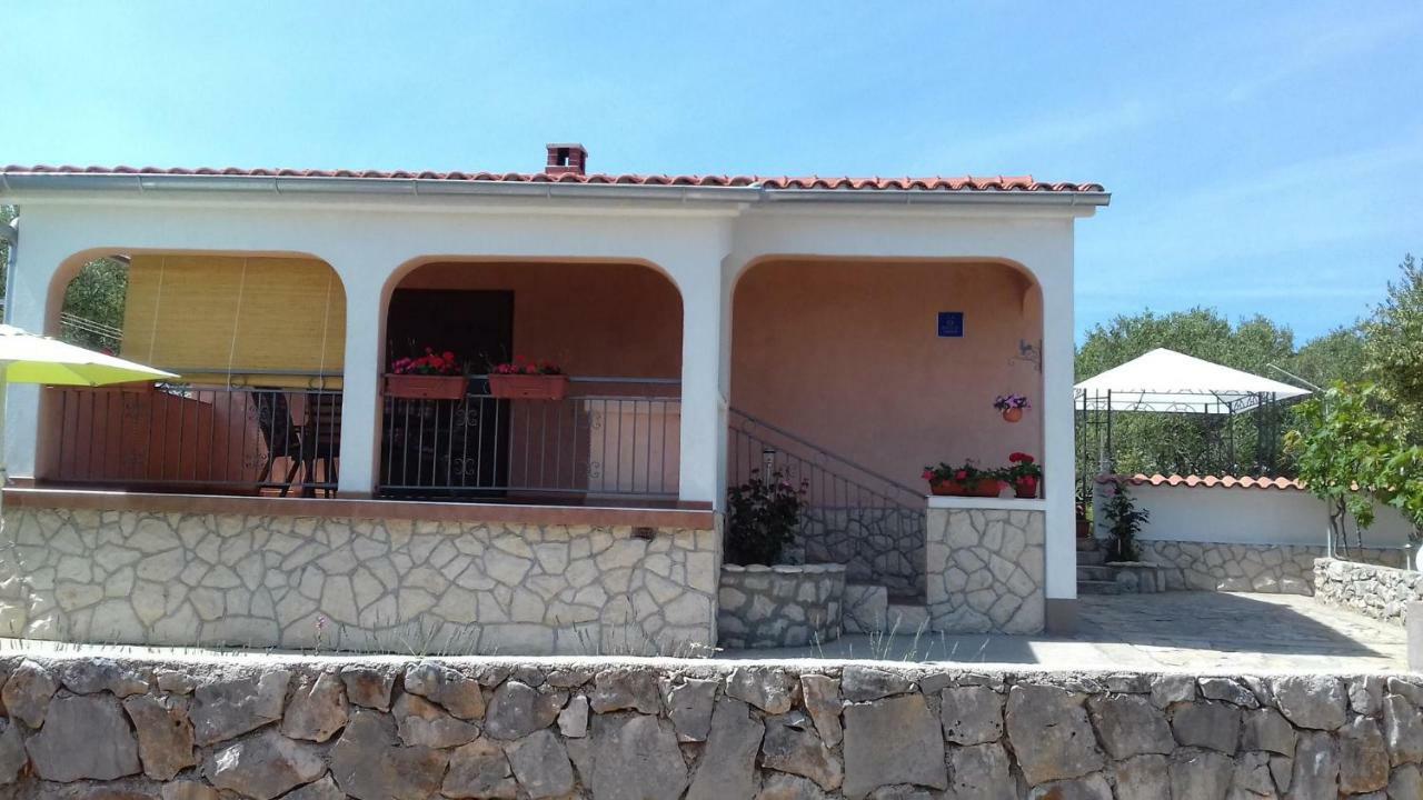 Holiday Home Nada サリ エクステリア 写真